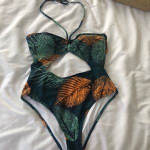 NWOT Never worn Cupshe swimsuit